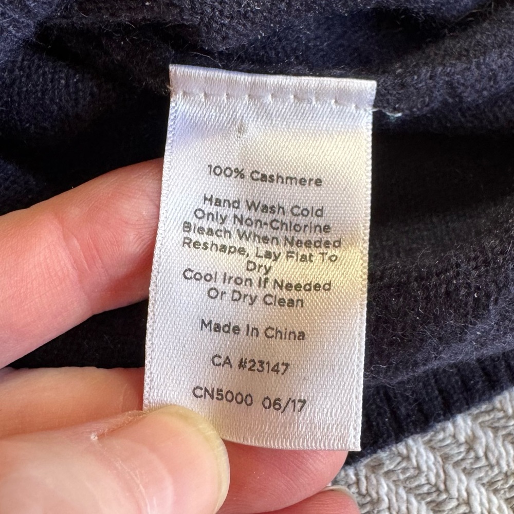 Talbots 3/4 Sleeve Cashmere Sweater, Back Keyhole, Navy, Size M - Picture 9 of 9